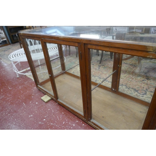 499 - Early 20thC glass shop counter with 6 opening doors - Approx size W: 183cm D: 72cm H: 100cm