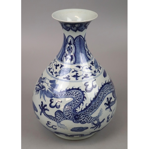 184 - Chinese blue & white dragon vase - no reserve - Approx height 29cm