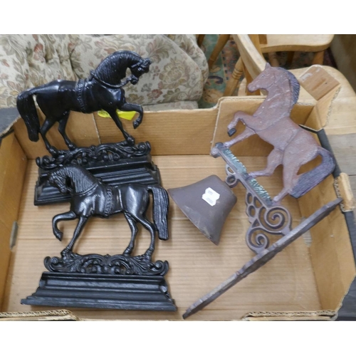 321 - 2 door stops in the form of a horse together with a bell