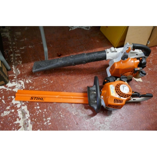 400 - Stihl BG85 leafblower together with a Stihl HS45 petrol hedgetrimmer