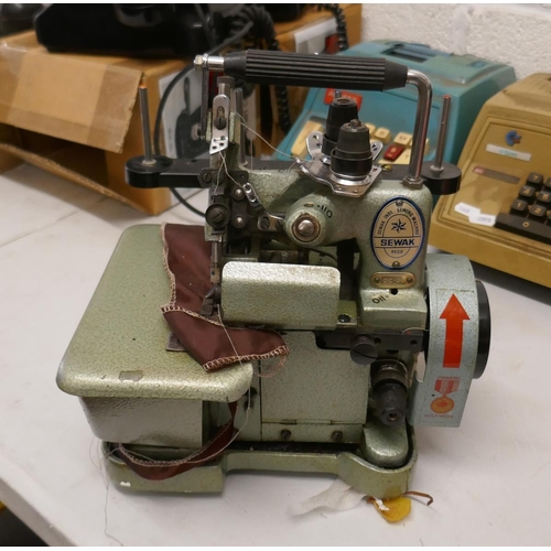 404 - Sewak vintage 4 spool overlocking machine