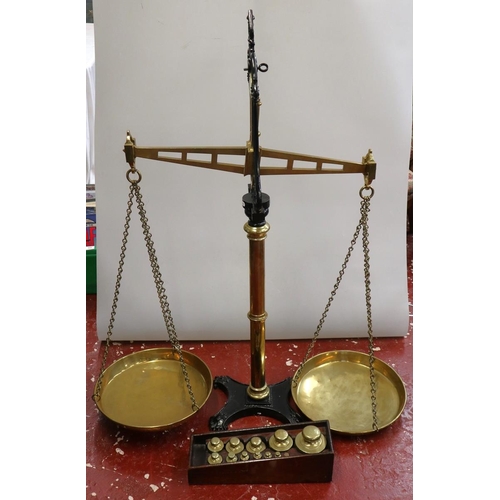 Victorian Bartlett and Sons scales with cased weights from Mappin & Webb store, 12-13 Poultry, London