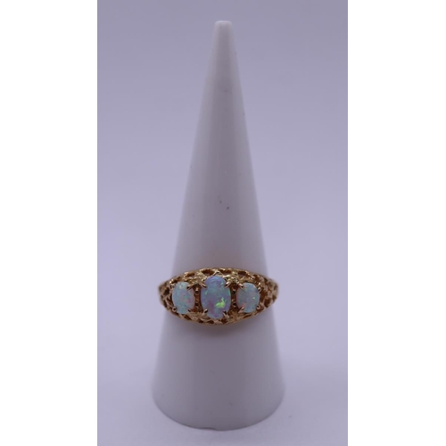 70 - 9ct gold opal set ring - Size R