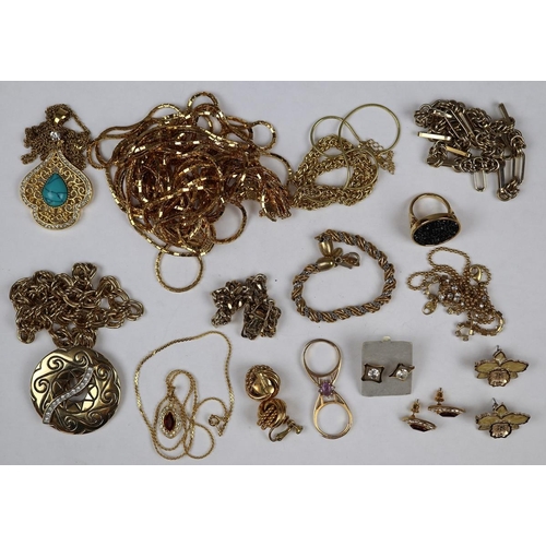 85 - Good collection of yellow metal jewellery to include a Pierre Long necklace