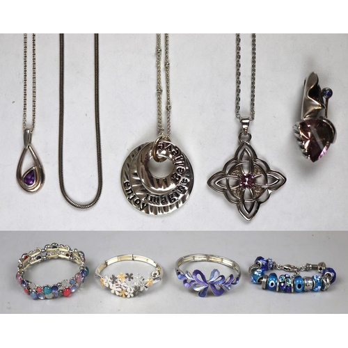 87 - Collection of jewellery to include silver