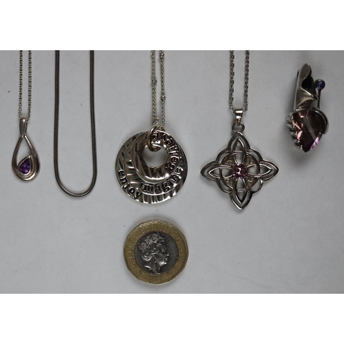 87 - Collection of jewellery to include silver