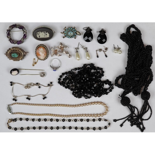 94 - Collection of costume jewellery to include silver and pearls