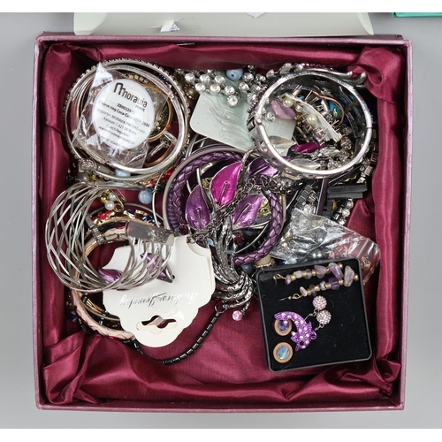 110 - Collection of costume jewellery