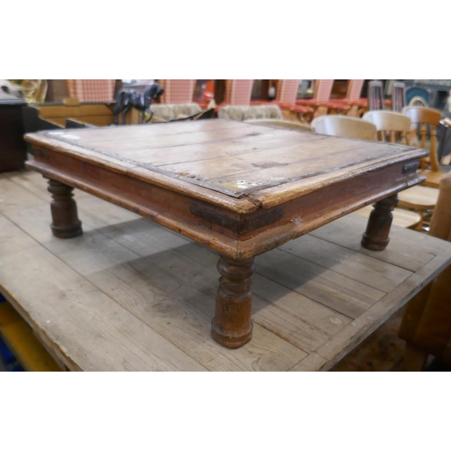 320 - Eastern coffee table