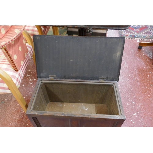 477 - Small wooden storage chest - Approx W: 59cm  D: 31cm  H: 41cm