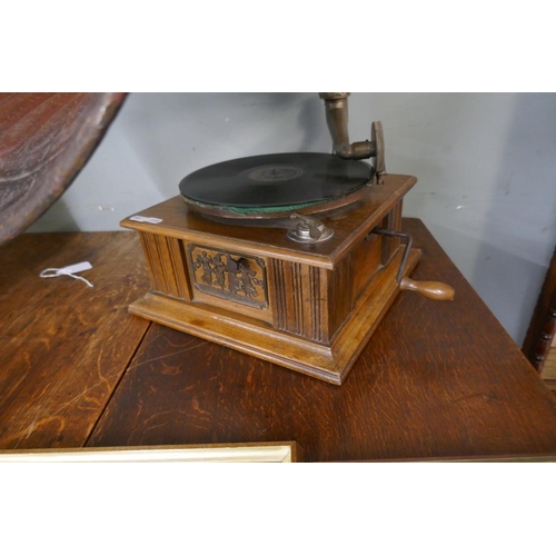 485 - Antique gramophone together with horn