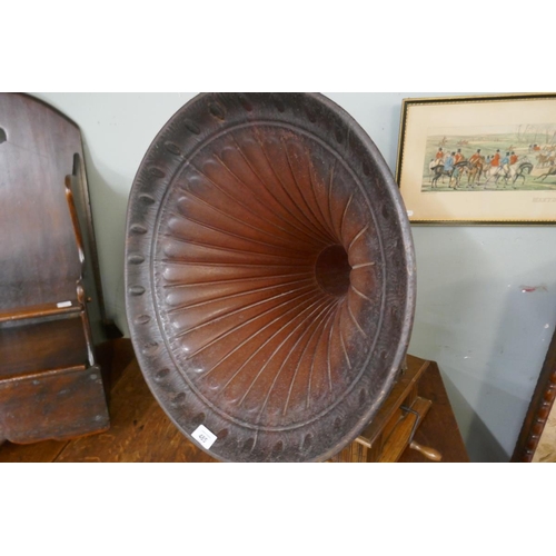 485 - Antique gramophone together with horn