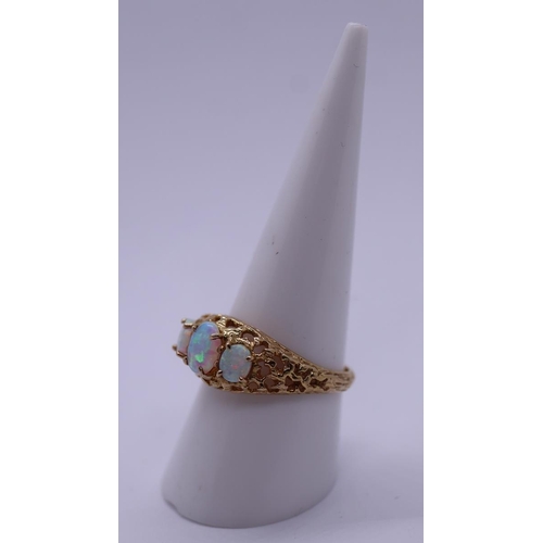 70 - 9ct gold opal set ring - Size R