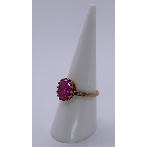 76 - 9ct gold pink topaz set ring - Size M