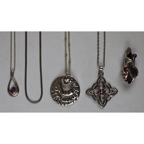 87 - Collection of jewellery to include silver