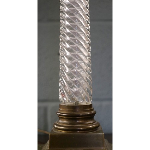 474 - Vaughan Design Fine twisted glass column table lamp with Corinthian-style cast brass capital and sol... 