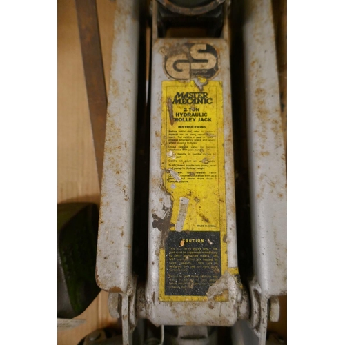 140 - Large trolley jack & a vintage bottle jack