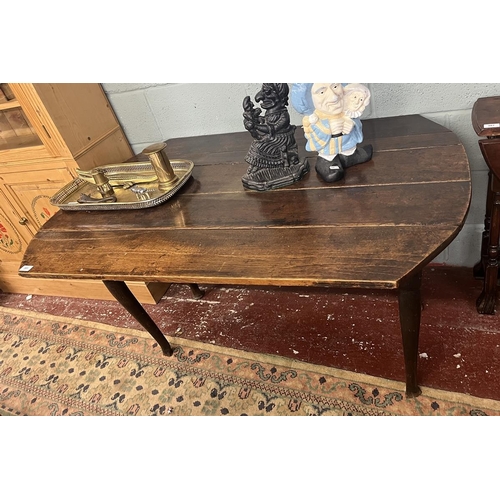 381 - Antique table