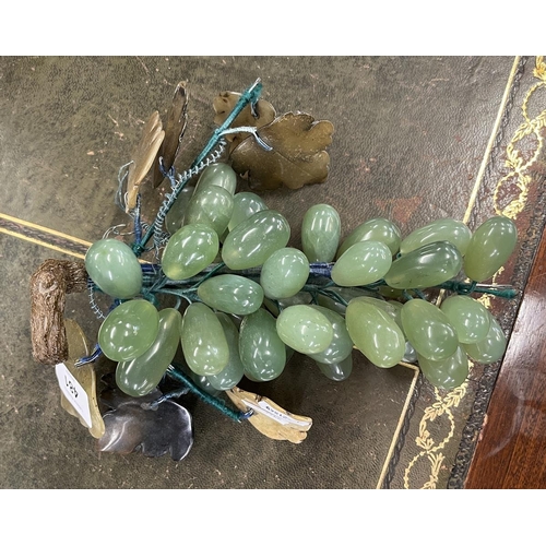 481 - Vintage Chinese jade celadon stone bunch of grapes