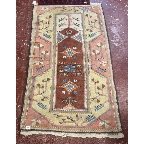 586 - Turkish patterned rug - Approx size: 162cm x 93cm