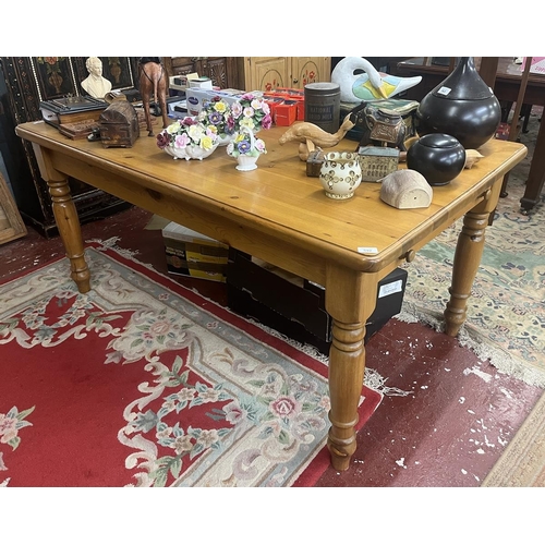 592 - Pine dining table with drawers to both ends - Approx size: L: 160cm W: 95cm H: 77cm