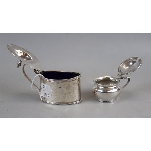10 - 2 hallmarked silver condiment pots - Approx weight without liner: 136g