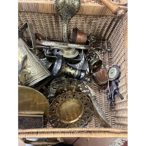 253 - Collection of metalware to include copper and brass