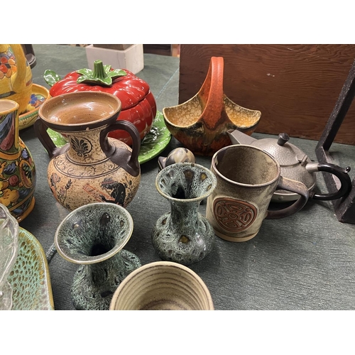 259 - Large collection of ceramics to include Poole