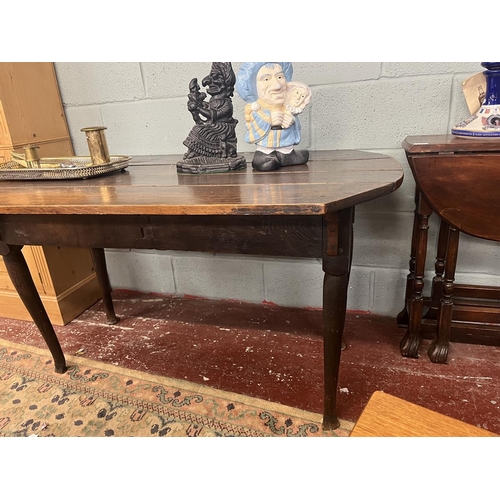 381 - Antique table