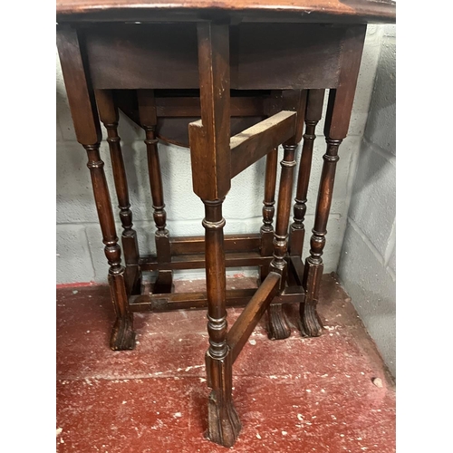 387 - Small oak gateleg table