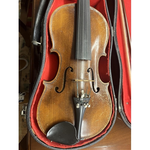 391 - Cased violin