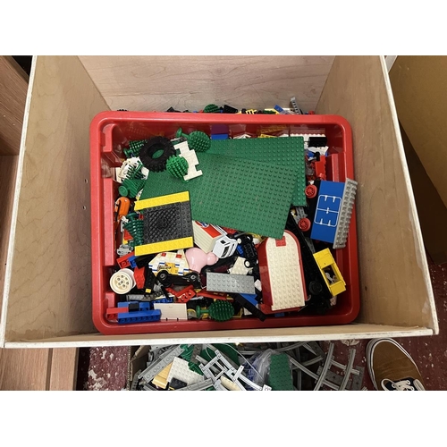 402 - Large collection of vintage Lego