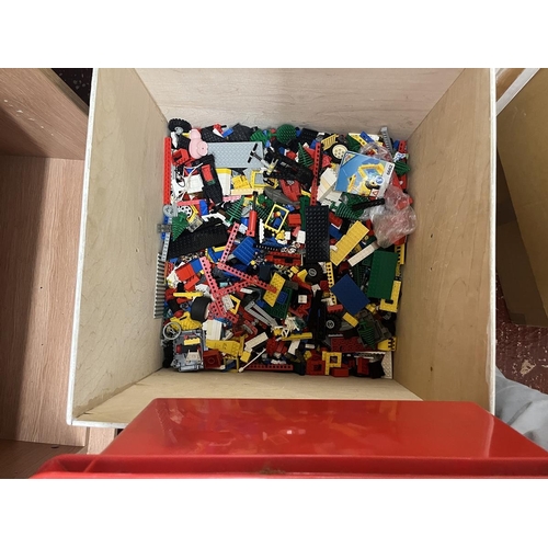 402 - Large collection of vintage Lego