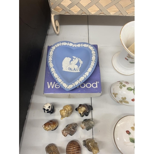 505 - Wedgwood Wild Strawberries togther with Wade Wimsies magazine rack etc