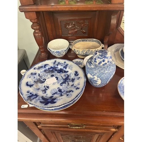 524 - Quantity of antique blue and white china