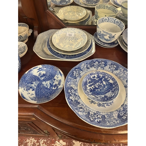 524 - Quantity of antique blue and white china