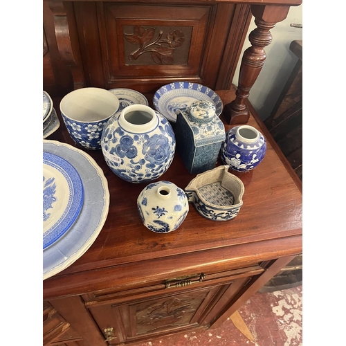 524 - Quantity of antique blue and white china