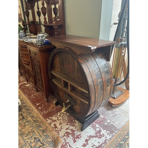 526 - Calvados barrel bar - Approx size: W: 82cm D: 38cm H: 107cm