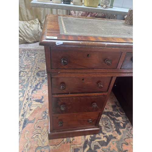 544 - Antique leather top pedestal desk - Approx size: W: 110cm D: 51cm H: 74cm