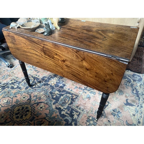 545 - Mahogany Pembroke table