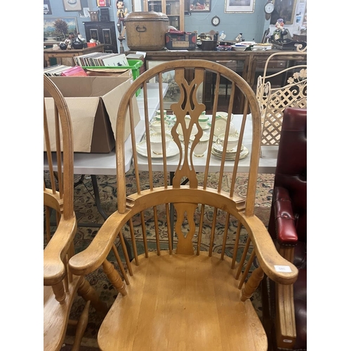580 - Pair of Windsor armchairs