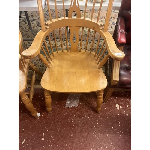 580 - Pair of Windsor armchairs