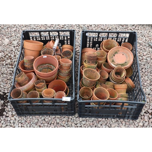 154 - Good collection of small terracotta plant pots