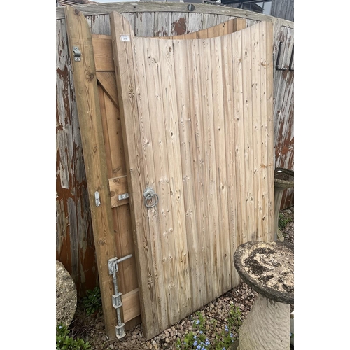 215 - Good pair of wooden driveway gates - Overall approx width: 230cm H: 175cm