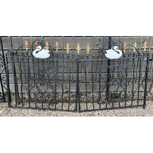 234 - Swan themed metal driveway gates - Overall approx width: 230cm H: 110cm