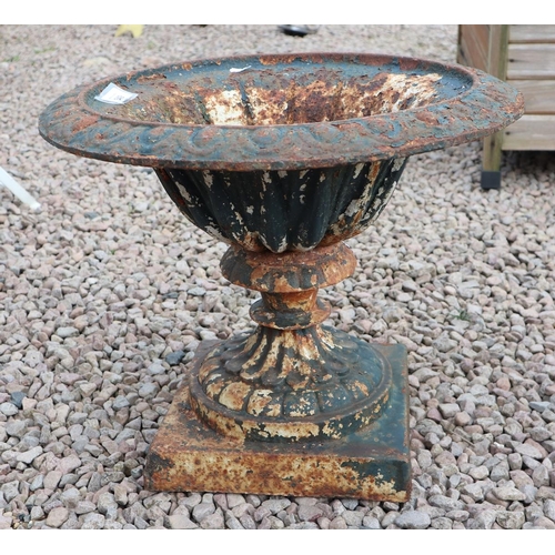 349 - Old cast-iron pedestal planter