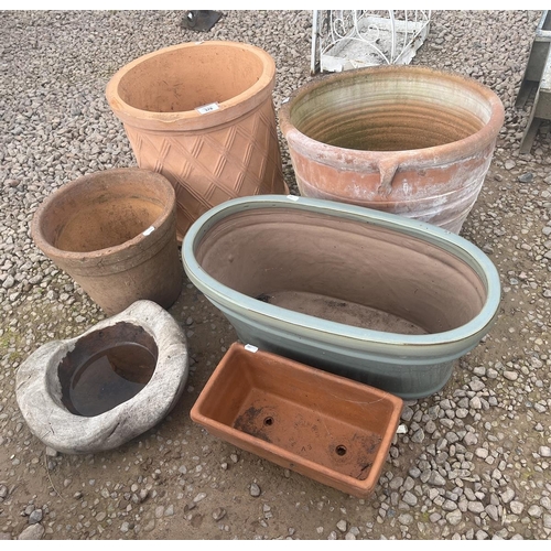 378 - Collection of planters to include terracotta examples