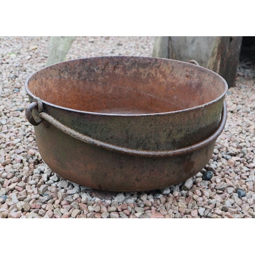 464 - Cast iron cooking pot with handle