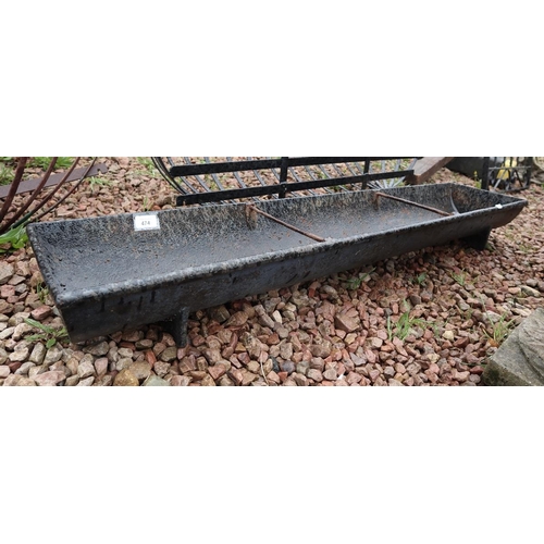 474 - Small metal feeder trough