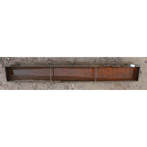 519 - Small cast iron feeding trough